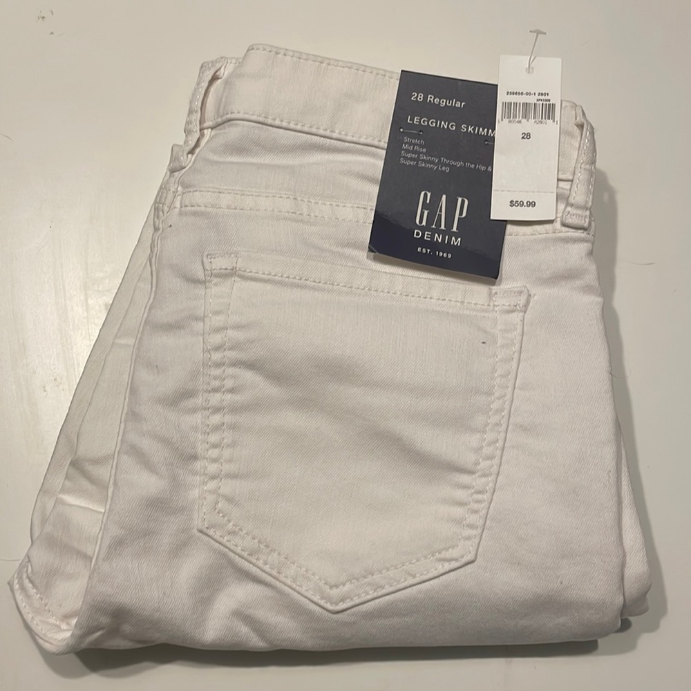 *NWT* - White Gap Legging Skimmer